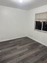 6109 Reynolds St in West Palm Beach, FL - Building Photo - Building Photo