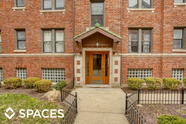 3310 W Schubert Ave in Chicago, IL - Building Photo - Building Photo
