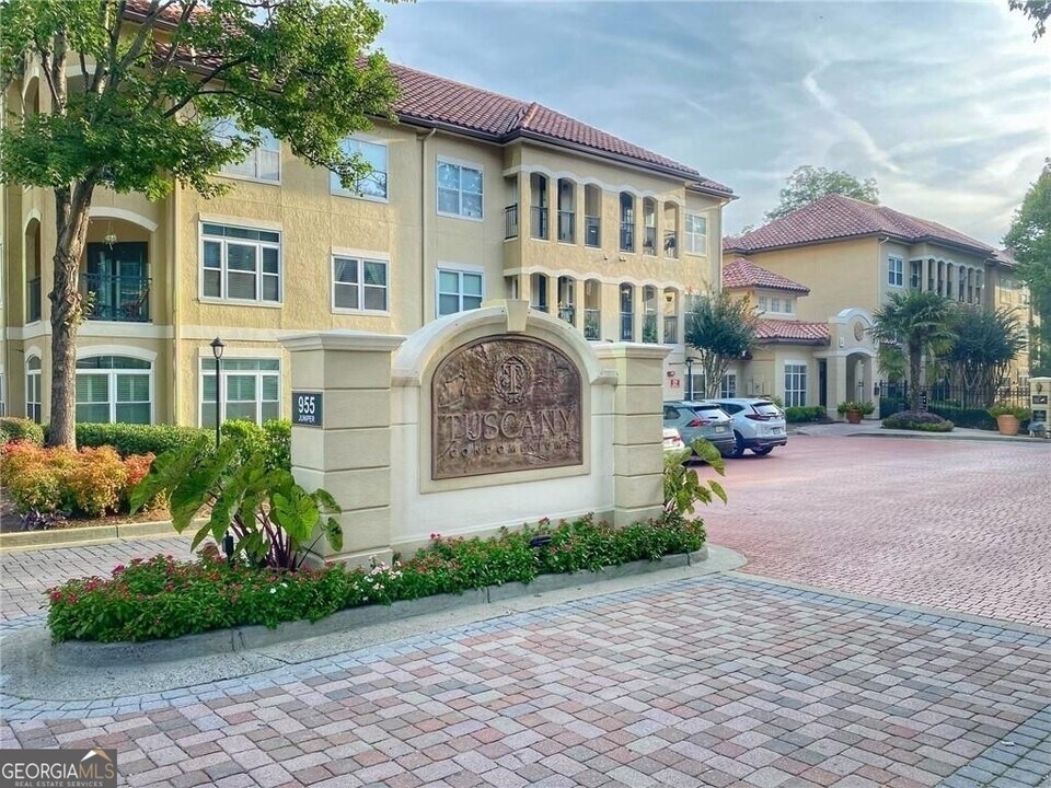 955 Juniper St NE in Atlanta, GA - Building Photo