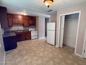 604 Tremont St in Interlachen, FL - Building Photo - Building Photo