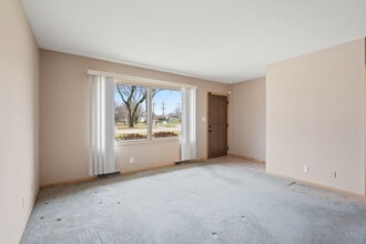 537-541 N Edgelawn Dr in Aurora, IL - Building Photo - Building Photo