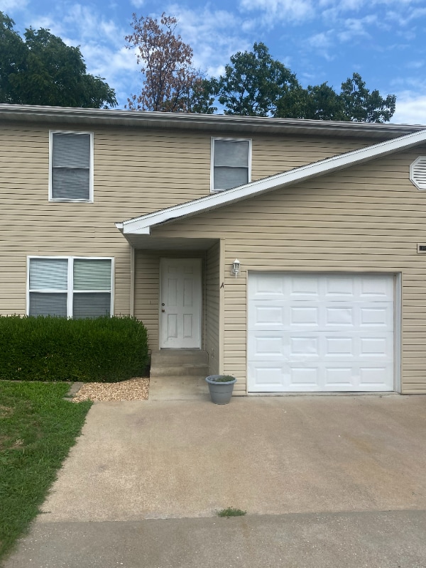 1254 Rock Ridge Ln in Osage Beach, MO - Foto de edificio - Building Photo