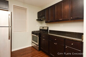 2827 N Central Park Ave-Unit -Unit 2F in Chicago, IL - Building Photo - Building Photo