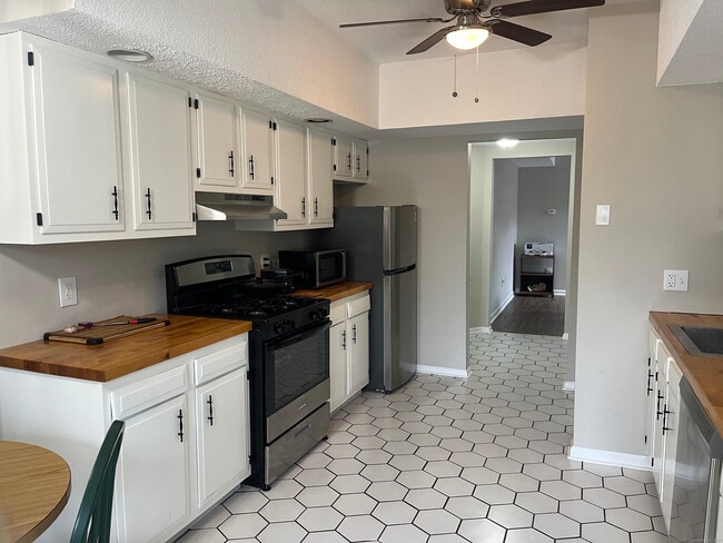 421 Wethersfield Ave in Hartford, CT - Building Photo - Building Photo