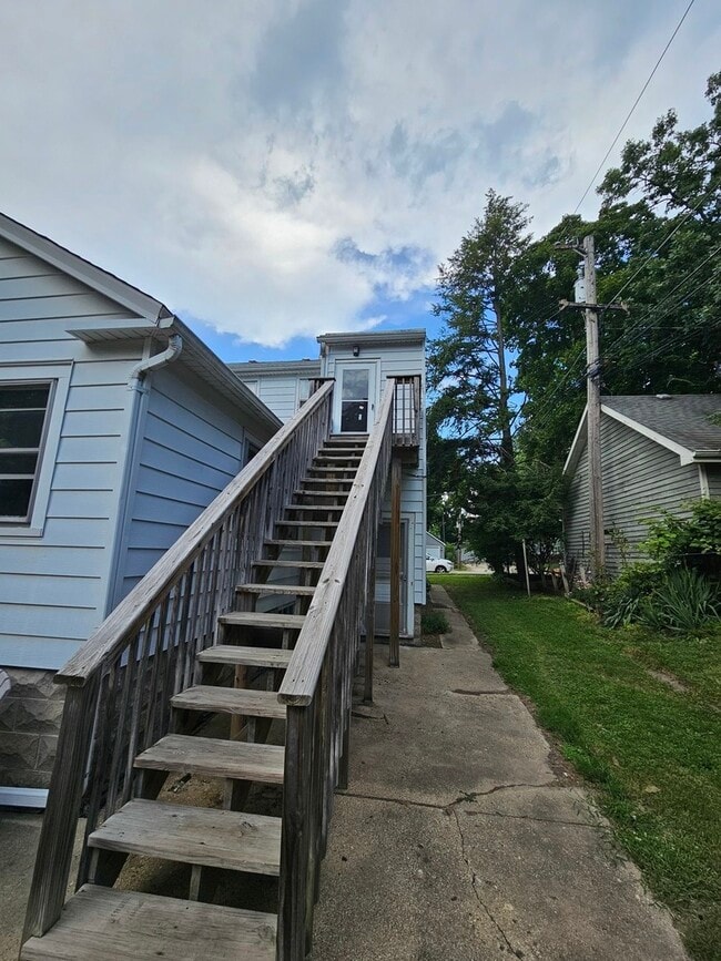 211 Edwards Ave in West Dundee, IL - Building Photo - Building Photo