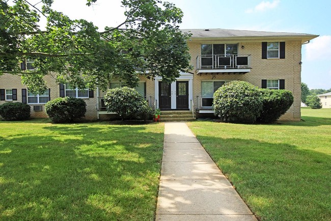 CHESTERFIELD AT FREEHOLD TOWNSHIP in Freehold, NJ - Building Photo - Building Photo