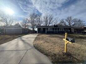 541 S Deveron Dr in Andover, KS - Building Photo
