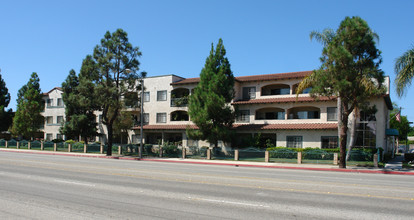 Huntington Breeze 55+ in Huntington Beach, CA - Building Photo - Building Photo