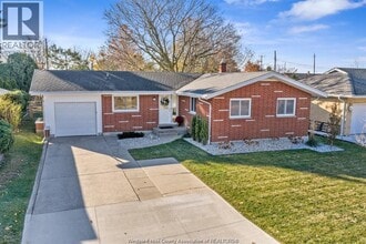 8 Gladstone Ave in Leamington, ON - Building Photo - Building Photo