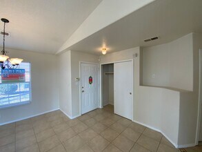 3000 Mason Meadows Dr in Rio Rancho, NM - Building Photo - Building Photo