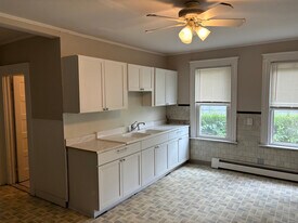 528 Stanley St in New Britain, CT - Building Photo