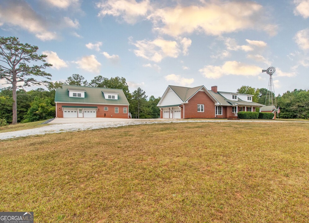 375 Luther Bailey Rd in Senoia, GA - Building Photo