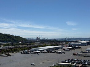 2550 Thorndyke Ave W in Seattle, WA - Building Photo - Building Photo