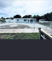 4425 SW 21st St in West Park, FL - Building Photo