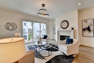 3667 Peachtree Rd NE in Atlanta, GA - Building Photo - Building Photo