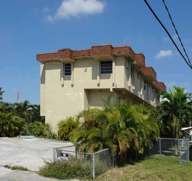 2121 SW 2nd St in Miami, FL - Building Photo - Building Photo