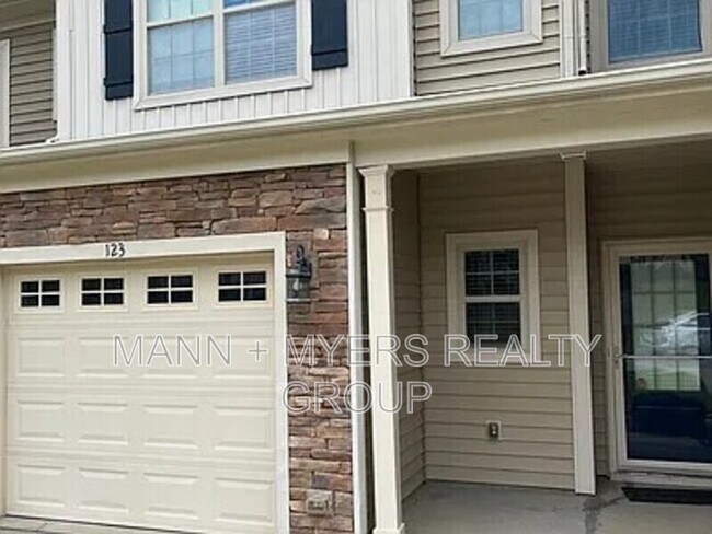 123 Cypress Hill Ln in Holly Springs, NC - Building Photo - Building Photo