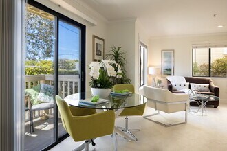 585 Laine St, Unit 6 in Monterey, CA - Foto de edificio - Building Photo