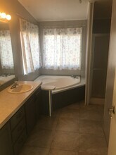 21272 Morro Rd in Apple Valley, CA - Foto de edificio - Building Photo