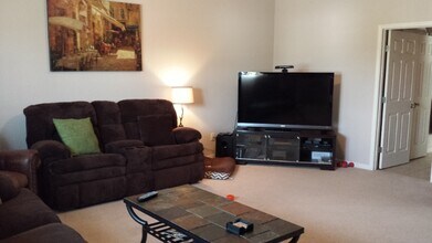 1623 SW Shelby Dr in Lee's Summit, MO - Building Photo - Building Photo