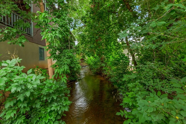 Elder Square Apartments in Boulder, CO - Foto de edificio - Building Photo