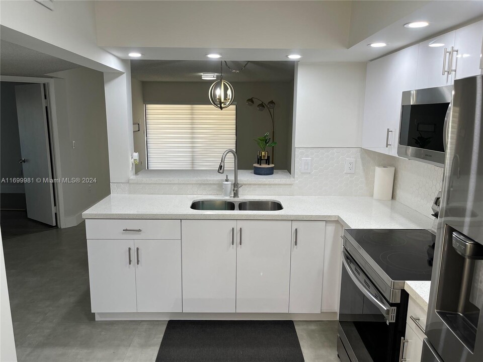 13058 SW 88th Ln-Unit -A101 in Miami, FL - Building Photo