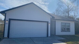 287 County Rd-5102L in Cleveland, TX - Building Photo