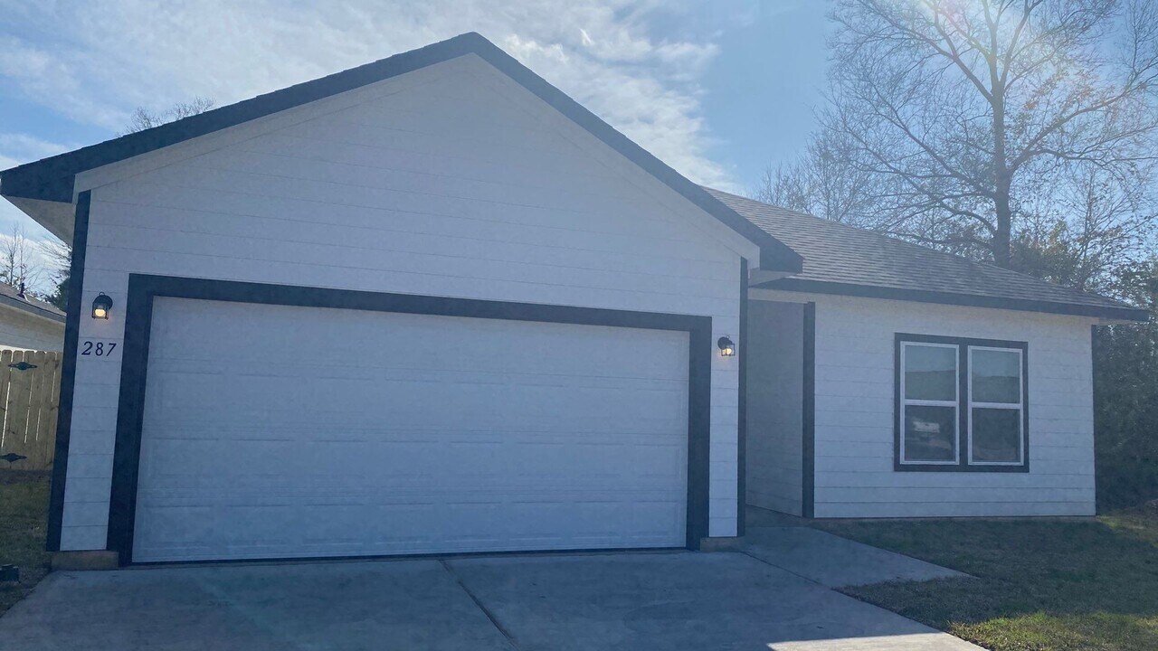 287 County Rd-5102L in Cleveland, TX - Building Photo