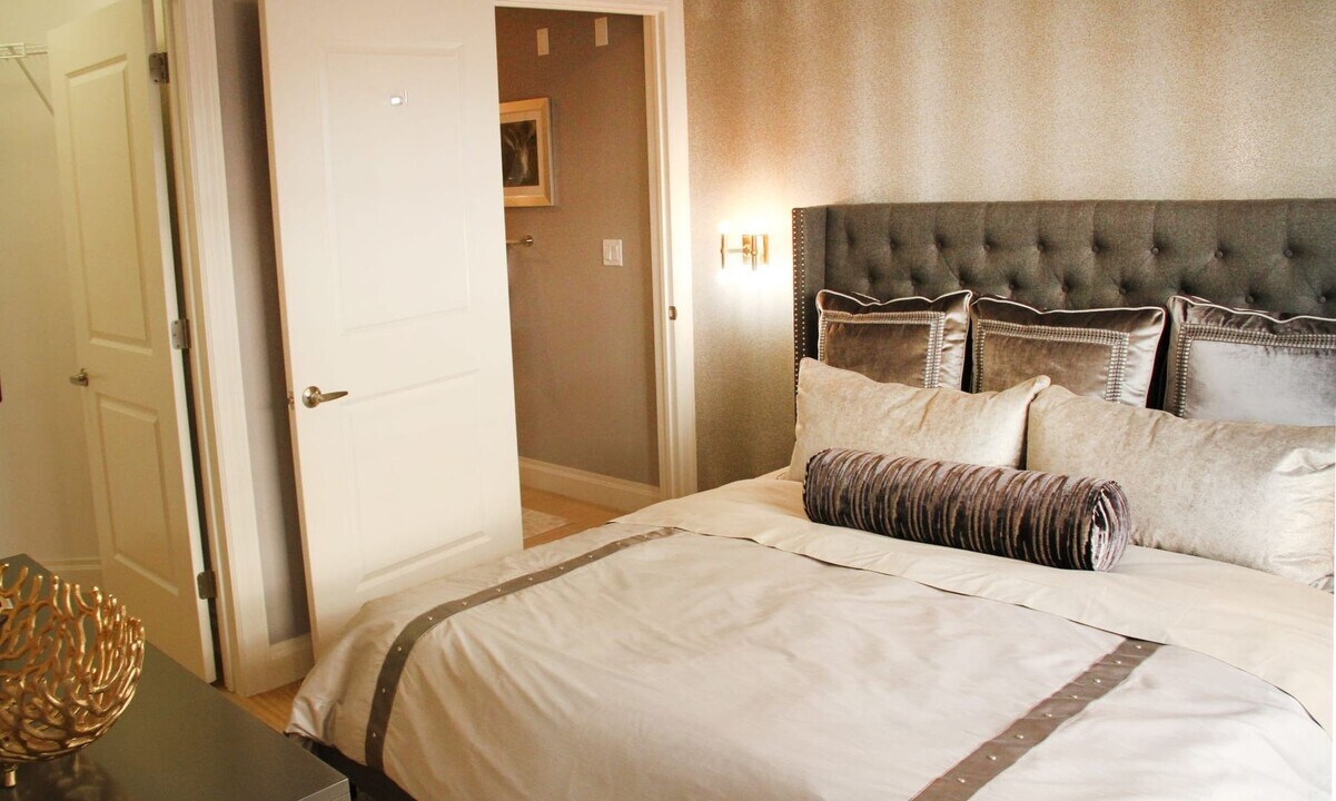 110 Park Plaza Dr in Secaucus, NJ - Foto de edificio