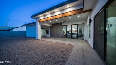 14025 N 11th Pl in Phoenix, AZ - Building Photo - Building Photo