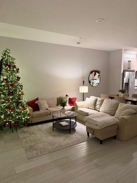 253 Creekside Dr SW in Calgary, AB - Building Photo