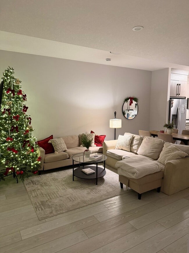 property at 253 Creekside Dr SW