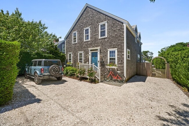 39 Milk St in Nantucket, MA - Building Photo - Building Photo