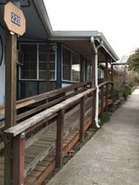 201-203 Crater Lake Pkwy in Klamath Falls, OR - Building Photo