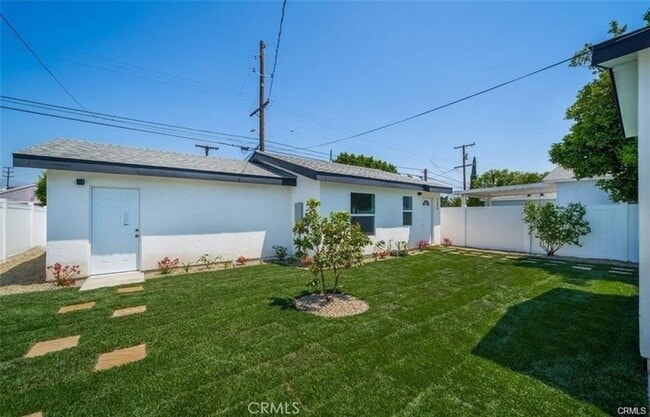 1486 N Clybourn Ave, Unit 503 in Los Angeles, CA - Building Photo - Building Photo