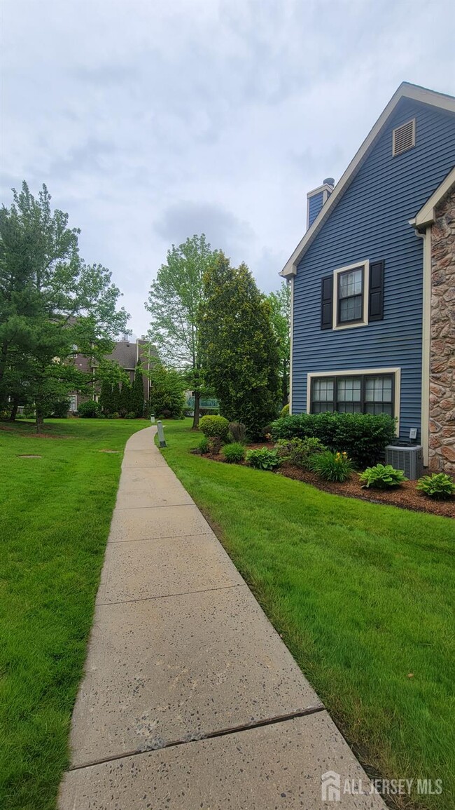 138 Longfield Ct in East Brunswick, NJ - Building Photo - Building Photo