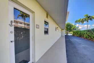 6520 N Ocean Blvd in Ocean Ridge, FL - Foto de edificio - Building Photo