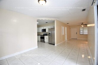 220 NE 171 St in North Miami Beach, FL - Building Photo - Building Photo