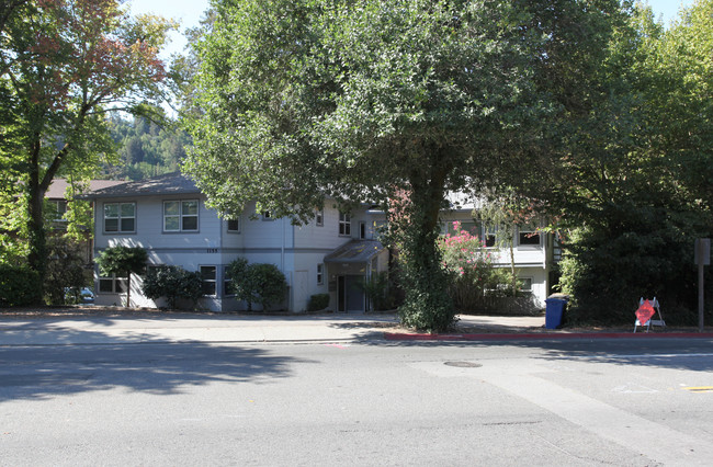 1155 Sir Francis Drake Blvd in Kentfield, CA - Foto de edificio - Building Photo