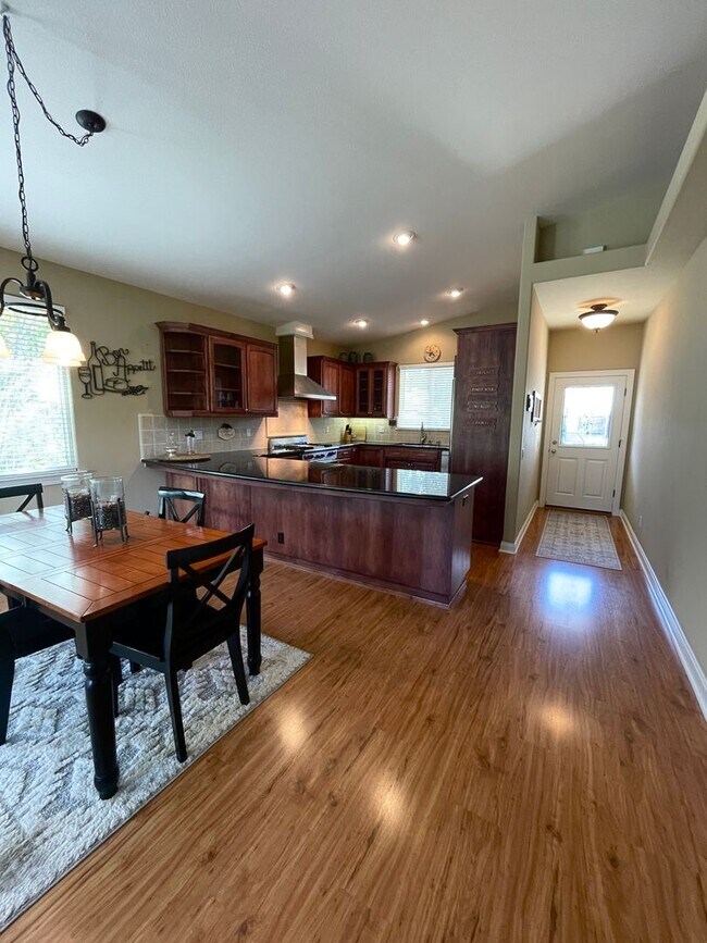 5026 Meadow Lark Ln in Paso Robles, CA - Building Photo - Building Photo