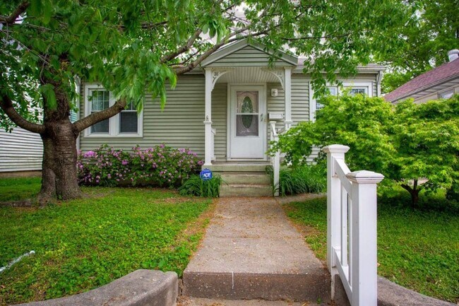 property at 1306 Henning Ave