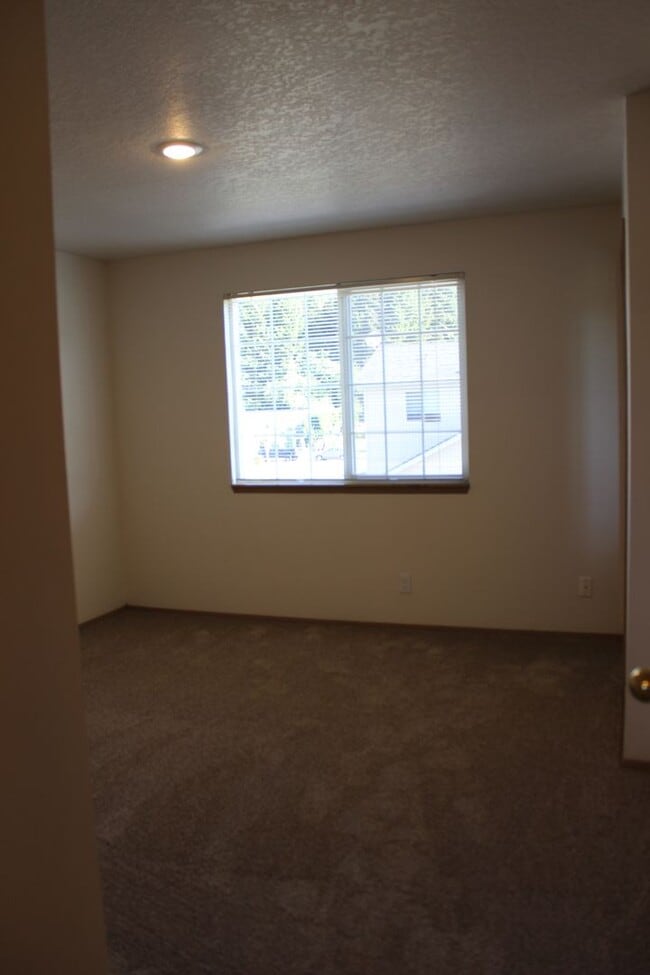 33067 NW Meersburg St in Scappoose, OR - Building Photo - Building Photo