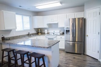 482 N 2580 W, Unit 482 north 2580 west in Provo, UT - Foto de edificio - Building Photo