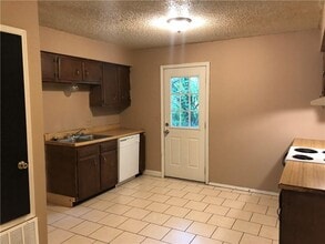 605 N Betty Jo Dr in Fayetteville, AR - Building Photo - Building Photo