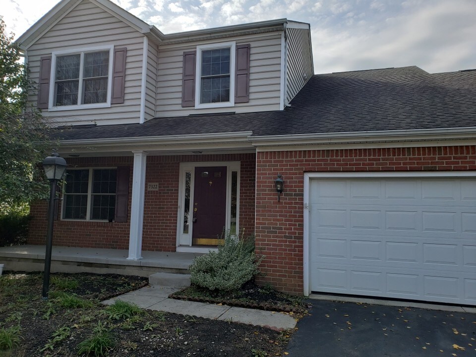 7322 Lavender Ln in Lewis Center, OH - Building Photo