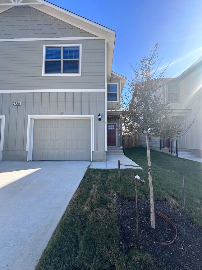 7536 Magnolia Village in San Antonio, TX - Building Photo - Building Photo