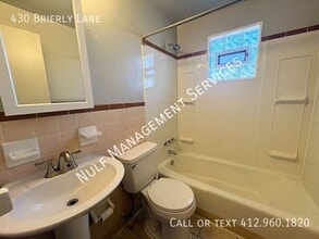 430 Brierly Ln in West Mifflin, PA - Building Photo - Building Photo