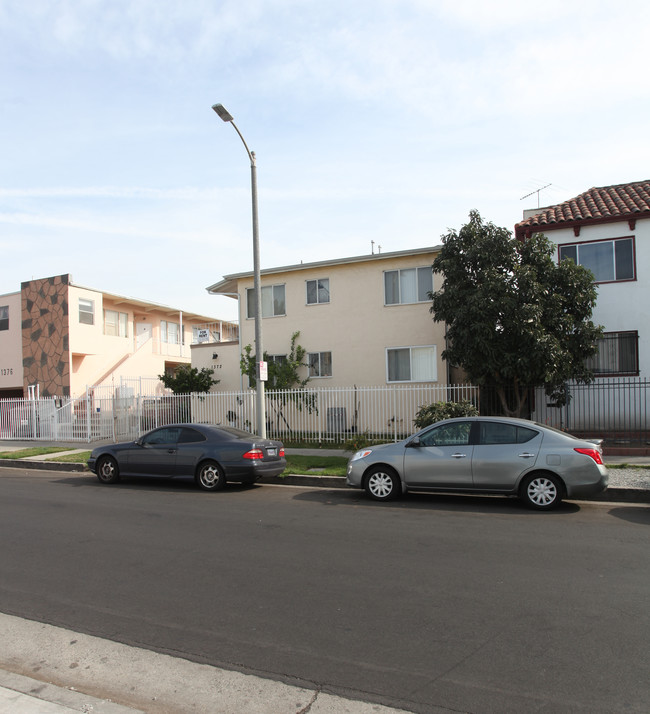 1372 N Serrano Ave in Los Angeles, CA - Building Photo - Building Photo