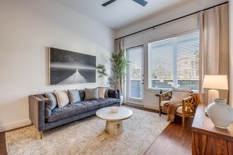 4600 Ross in Dallas, TX - Foto de edificio - Building Photo