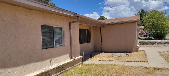 1735 Stanton Ave in Las Cruces, NM - Building Photo - Building Photo